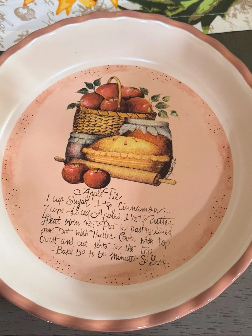 Beige Ceramic Apple Pie Dish with Basket Artwork